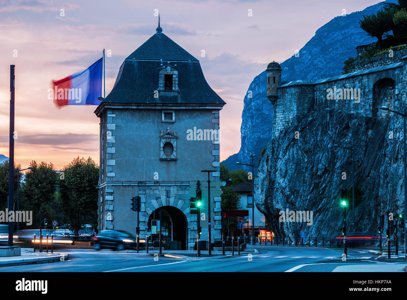 Porte de France à Grenoble au coucher du soleil. Grenoble, Auvergne-Rhone-Alpes, France Banque D'Images