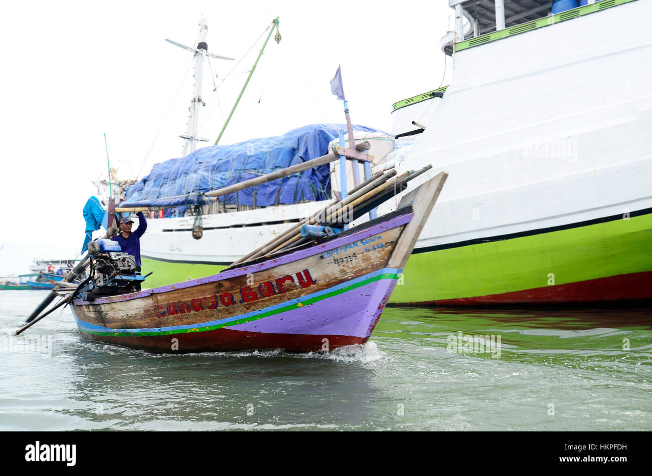 Pêcheur au Port de Sunda Kelapa Banque D'Images