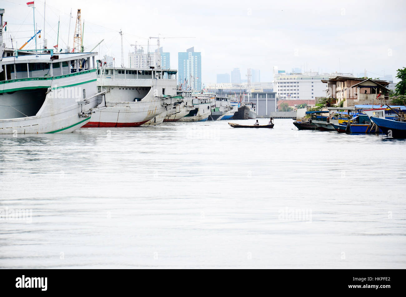 Navire phinisi au port de Sunda Kelapa Banque D'Images