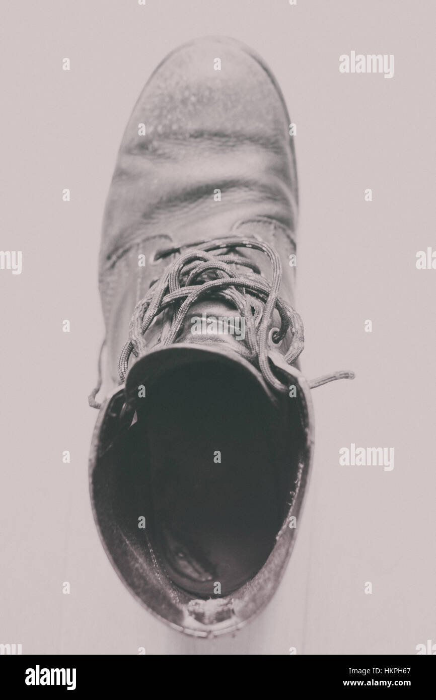 Boot 1. Une chaussure qui a été dans les rues de Paris pendant huit ans. Banque D'Images