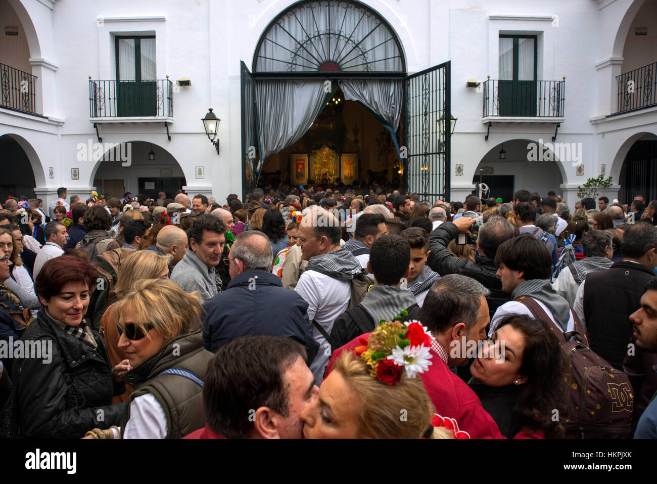 Dans processionin Romeria Rocio Huelva et Séville, Andalousie, espagne. L'église et de Fraternité de Rocio à Huelva. Banque D'Images