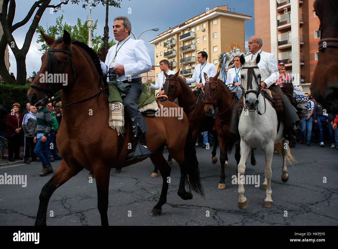Dans processionin Romeria Rocio Huelva et Séville, Andalousie, espagne. Commencé dans le centre-ville de Huelva. Banque D'Images