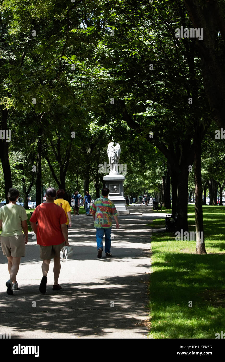 Boston, Massachusetts, USA, 27 juillet 2009 : la marche vers Hamilton statut le Commonwealth Avenue. La statue a été financée par Thomas Lee et conçu par le Dr William Rimmer Banque D'Images