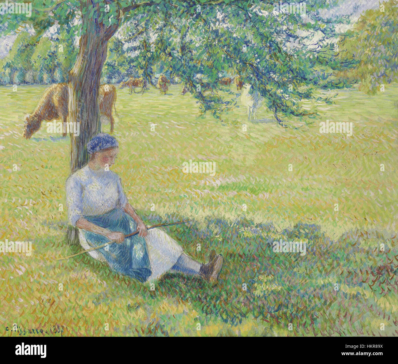 *Gardeuse de vaches, Eragny* (1887) de Camille Pissarro est une peinture impressionniste qui représente une jeune femme qui s'occupe de vaches dans la campagne d'Eragny, en France. L'utilisation de couleurs et de lumières vibrantes par Pissarro capture la vie rurale et la beauté naturelle de l'époque, reflétant le cadre agricole paisible. Banque D'Images