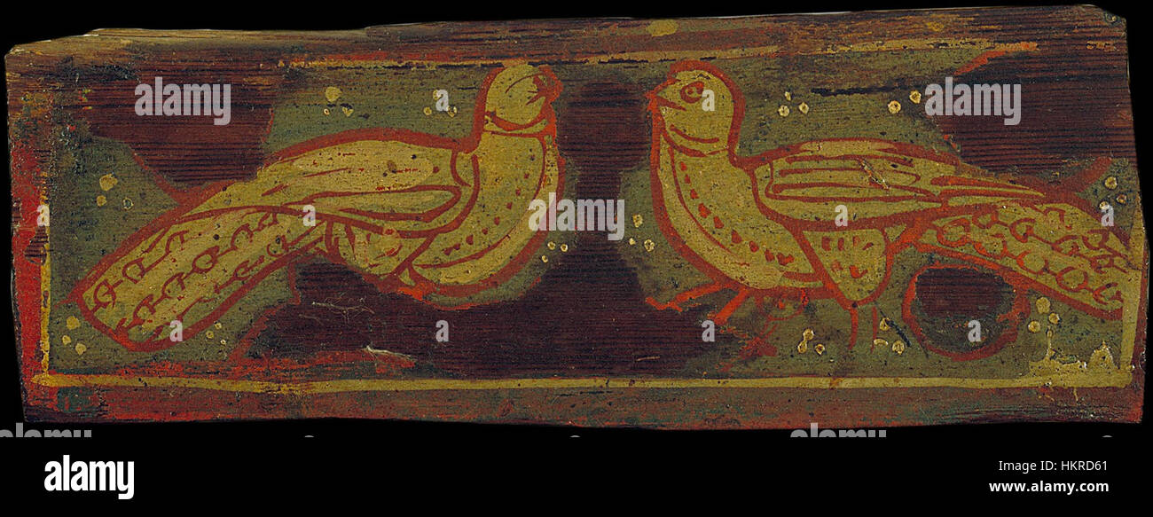 Ce panneau de plafond, avec des oiseaux, fait partie d'une conception architecturale historique plus grande. Les oiseaux symbolisent la beauté et la grâce de la nature, généralement représentés dans les plafonds historiques dans le cadre de décoratifs Banque D'Images