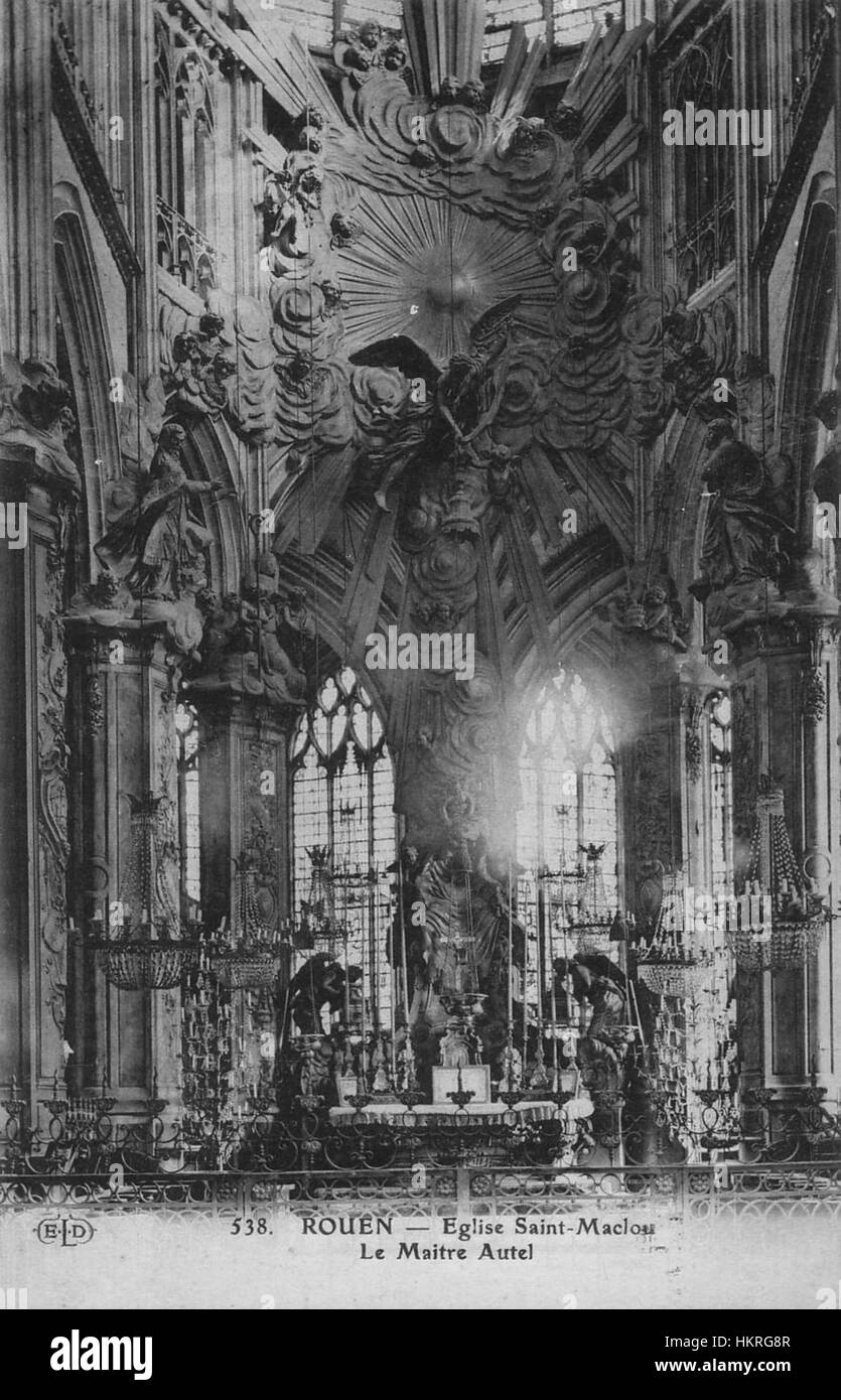 Le Choeur Saint Maclou à Rouen est un exemple parfait de l'architecture gothique, avec des détails complexes et des arches en flèche. Cette image met en valeur sa beauté architecturale et l'artisanat médiéval de l'époque. Banque D'Images