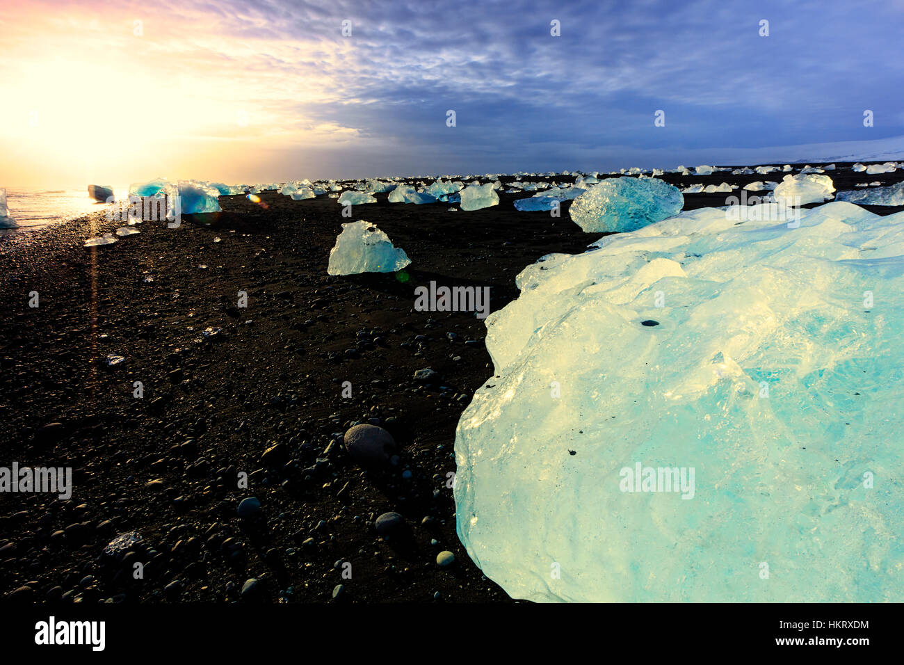 Le lac glaciaire jökulsárlón, Parc National de Vatnajokull dans le sud-est de l'Islande - icebergs sur Diamond Beach Banque D'Images Le lac glaciaire jökulsárlón, Parc National de Vatnajokull dans le sud-est de l'Islande - icebergs sur Diamond Beach Banque D'Images