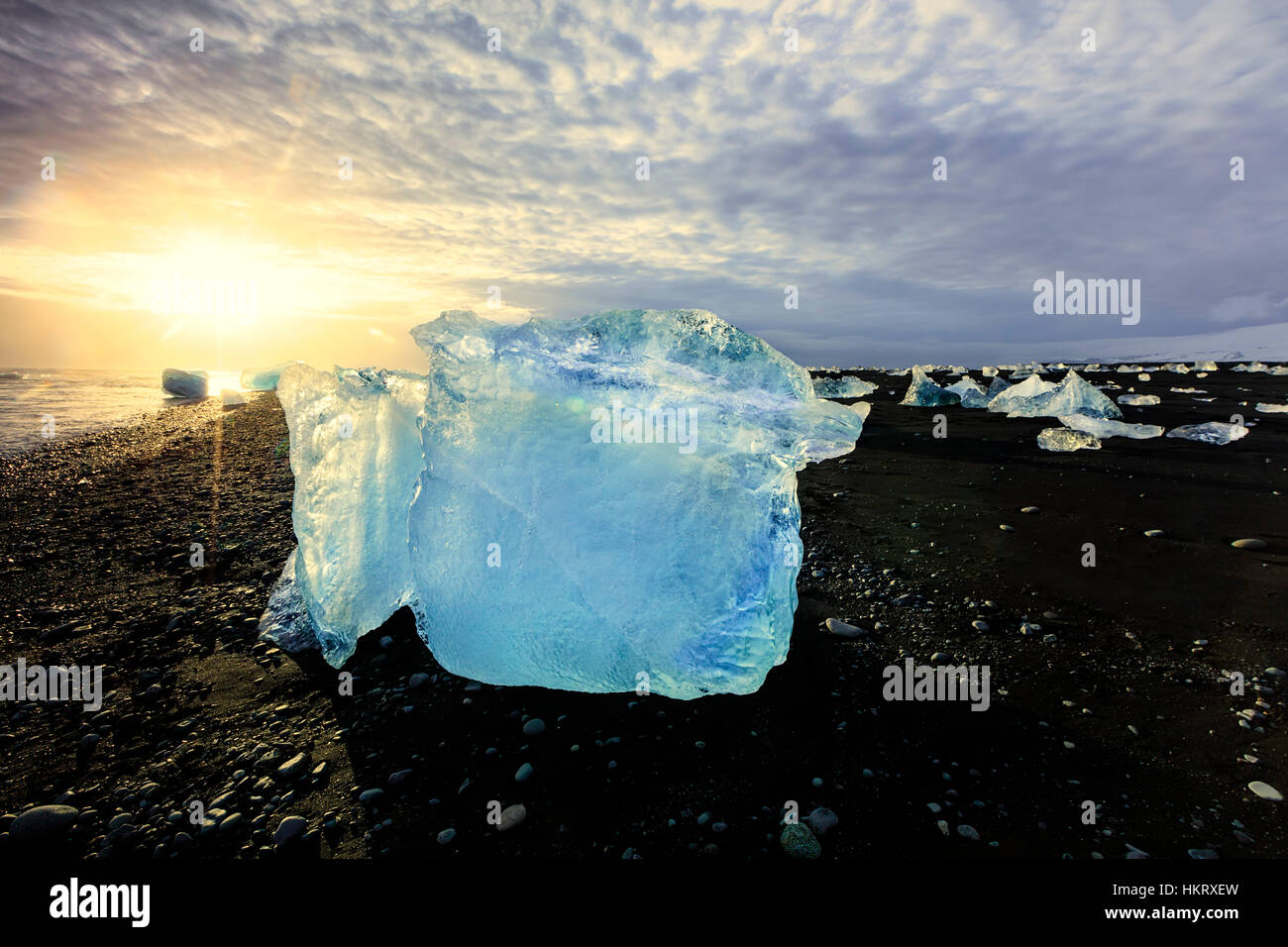 Le lac glaciaire jökulsárlón, Parc National de Vatnajokull dans le sud-est de l'Islande - icebergs sur Diamond Beach Banque D'Images Le lac glaciaire jökulsárlón, Parc National de Vatnajokull dans le sud-est de l'Islande - icebergs sur Diamond Beach Banque D'Images