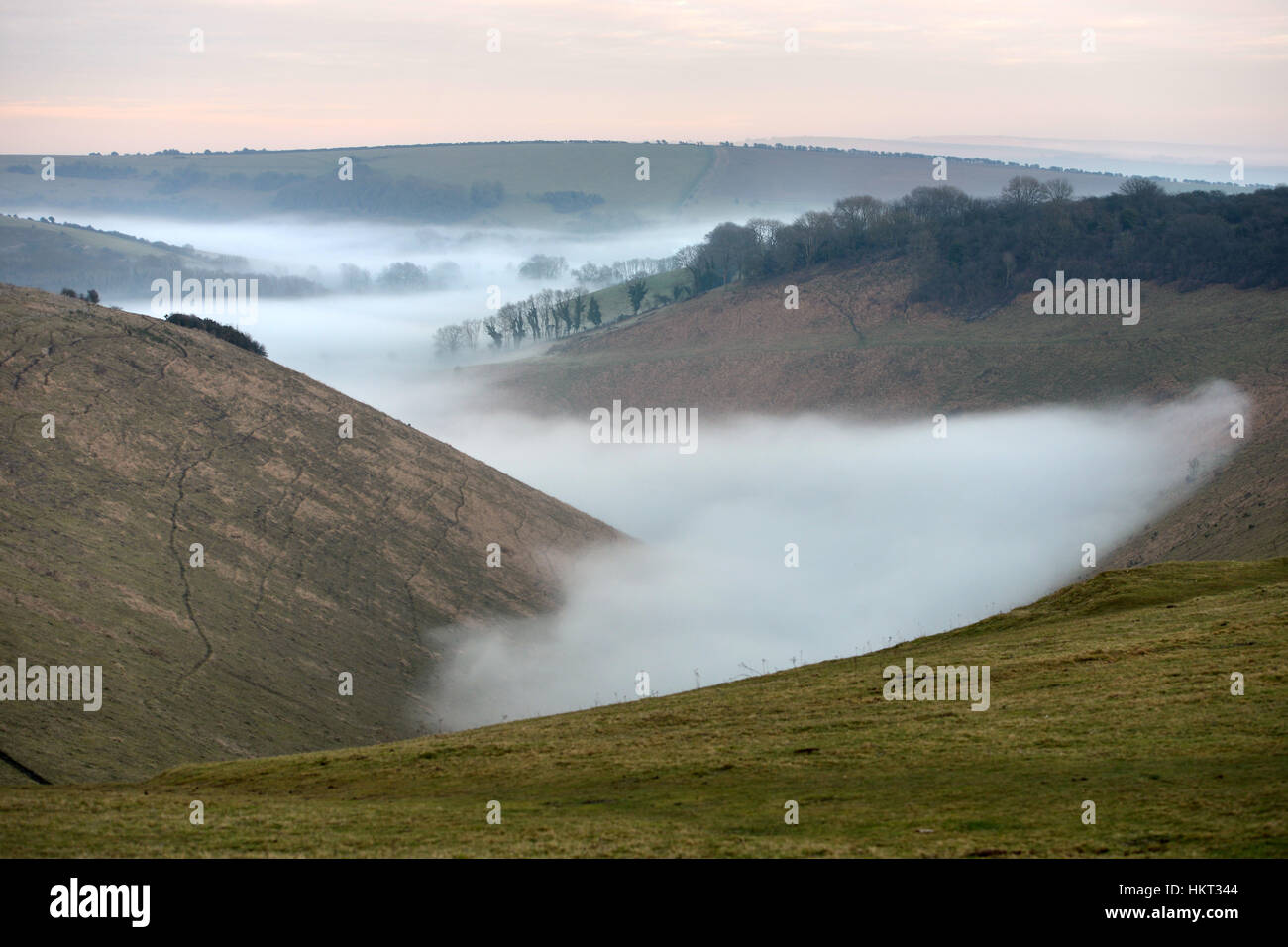 Brouillard de faible altitude au-dessous les South Downs à Devil's Dyke, la plus profonde vallée sèche au Royaume-Uni, Sussex. Banque D'Images