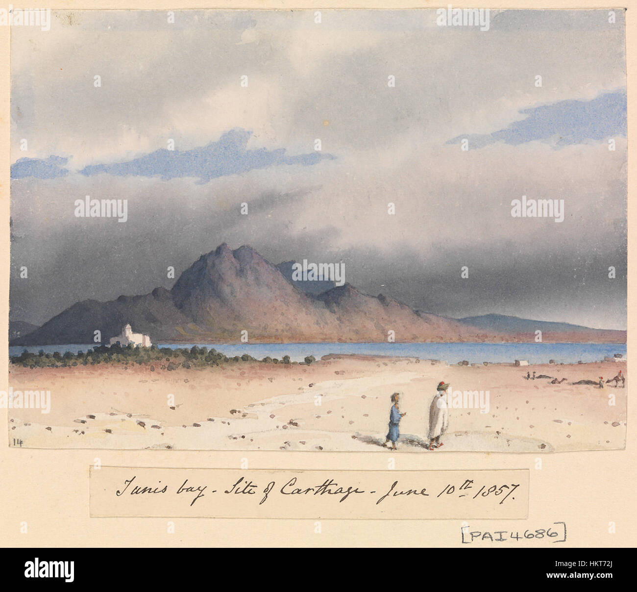 La peinture d'Edward Gennys Fanshawe 'Tunis Bay, site de Carthage' capture le paysage historique de l'ancien site de Carthage. L'œuvre d'art donne un aperçu de la beauté côtière de la Méditerranée et de l'importance historique de l'emplacement. Banque D'Images