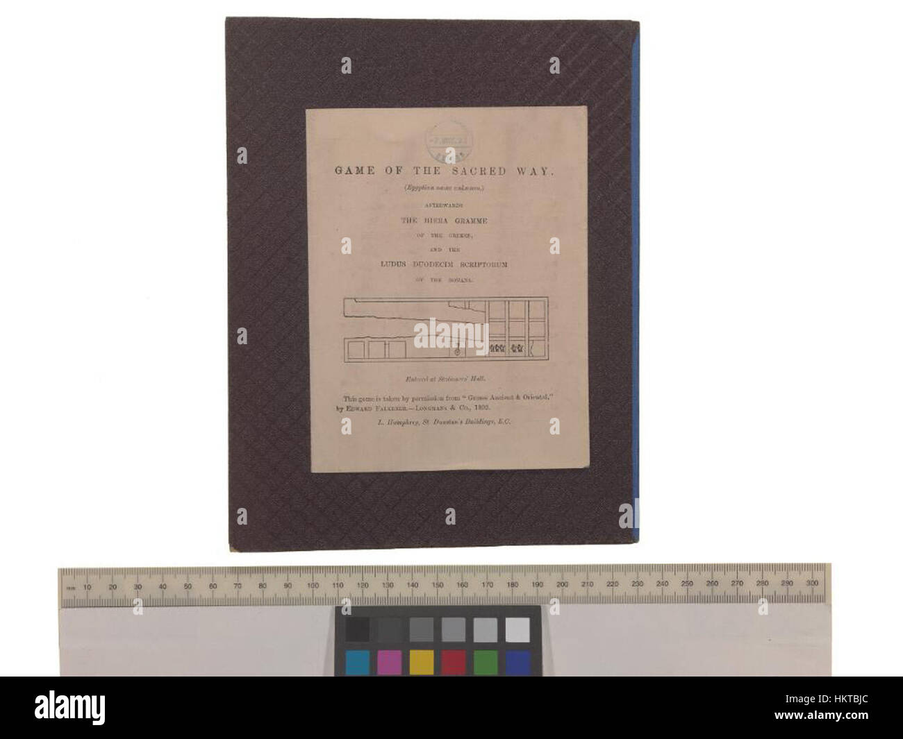 Cette œuvre, conservée dans les bibliothèques Bodleian, représente une scène égyptienne antique intitulée « jeu de la voie sacrée ». La peinture illustre un rituel égyptien ou un jeu cérémoniel, capturant la riche histoire culturelle et les pratiques religieuses de l'Égypte ancienne. Banque D'Images