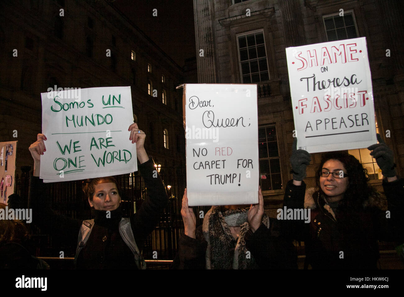 Londres, Royaume-Uni. Jan 30, 2017. Des milliers de manifestants se sont réunis à l'extérieur de Downing Street pour protester contre l'interdiction de voyager imposée par des musulmans Le président Donald Trump Crédit : amer ghazzal/Alamy Live News Banque D'Images