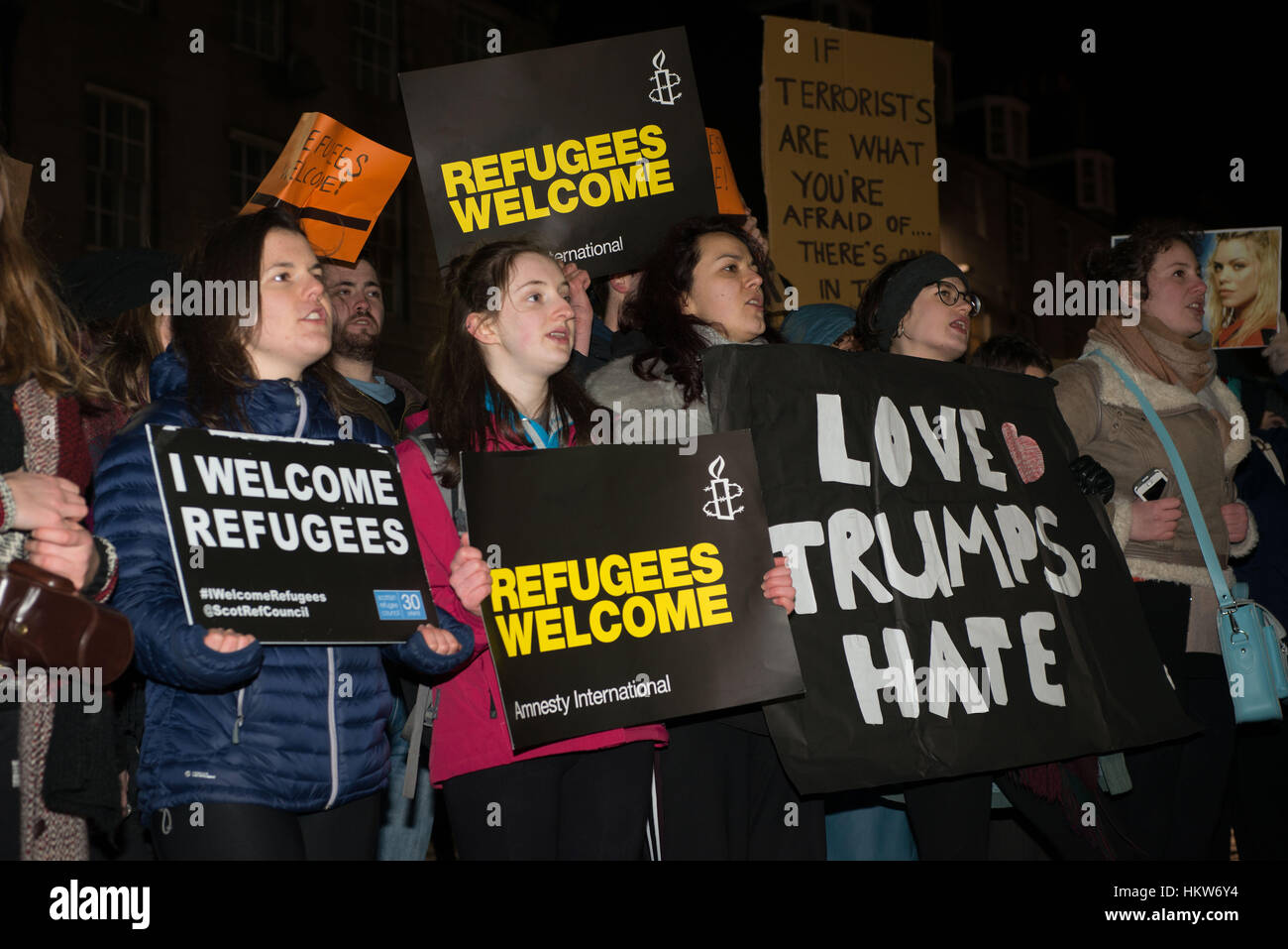 Aberdeen, Royaume-Uni. 30 janvier, 2017. Anti-Trump protester contre l'interdiction de voyager attire des centaines de personnes dans le centre de Aberdeen, Ecosse. Crédit : Paul Glendell/Alamy Live News Banque D'Images