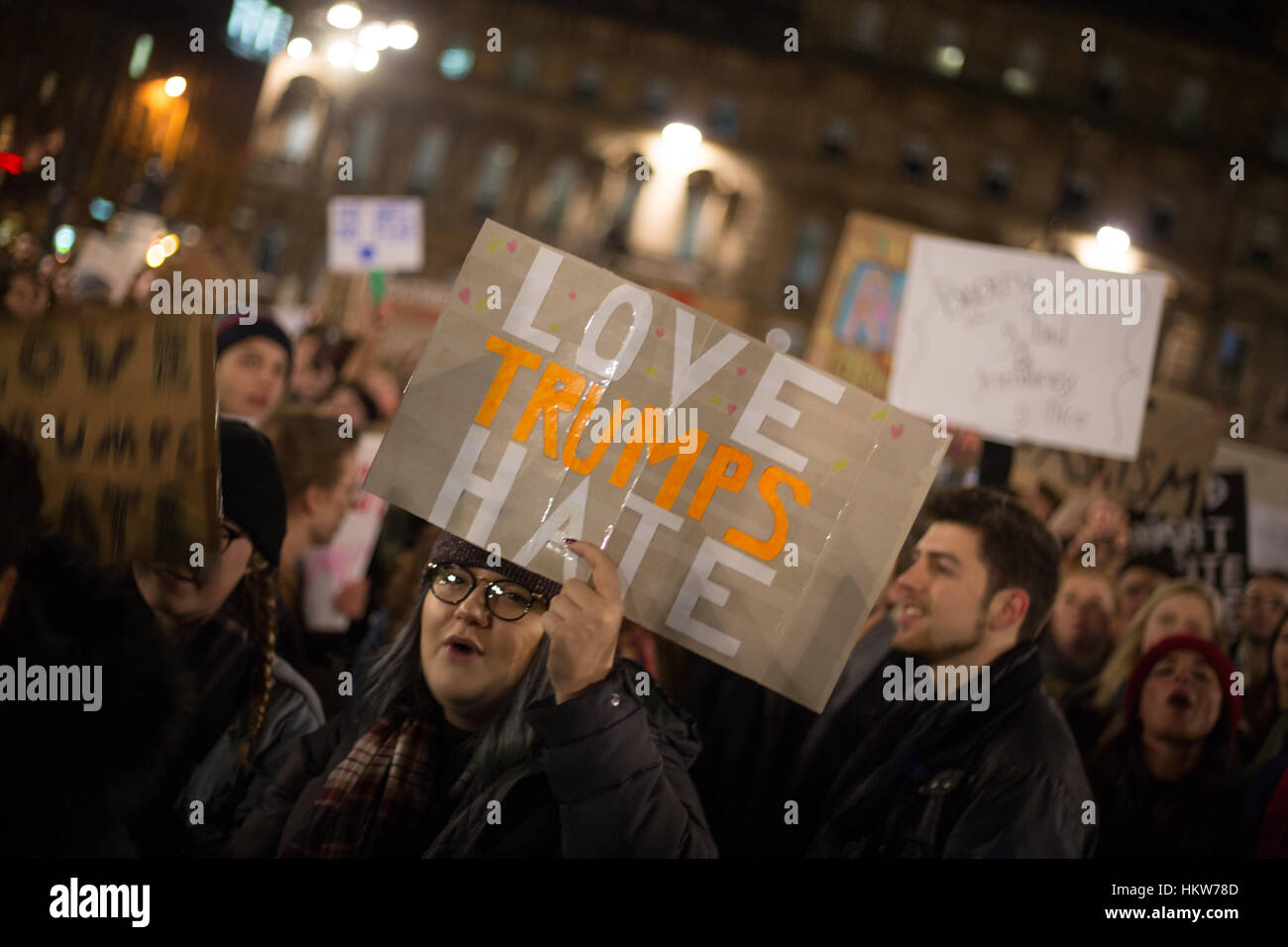 Glasgow, Royaume-Uni. Jan 30, 2017. Protestation contre les politiques et présidence de Donald Trump, président des États-Unis d'Amérique, à George Square, Glasgow, Ecosse, le 30 janvier 2017. Crédit : Jeremy sutton-hibbert/Alamy Live News Banque D'Images