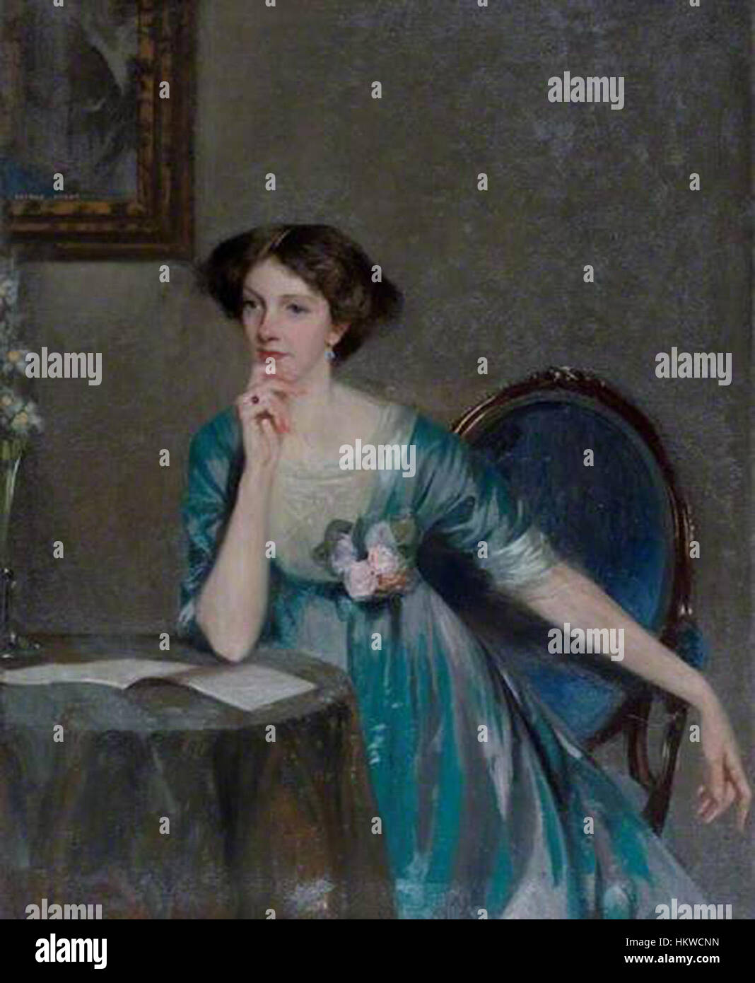 Cette peinture de George Henry représente Lady Margaret Sackville, la capturant dans un portrait raffiné typique du style du début du XXe siècle. L'œuvre met en valeur sa tenue élégante et son expression digne, symbolisant son statut aristocratique. Banque D'Images