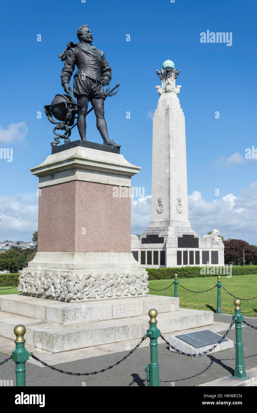 Statue de Sir Francis Drake et Royal Naval War Memorial, Plymouth Hoe, Plymouth, Devon, Angleterre, Royaume-Uni Banque D'Images