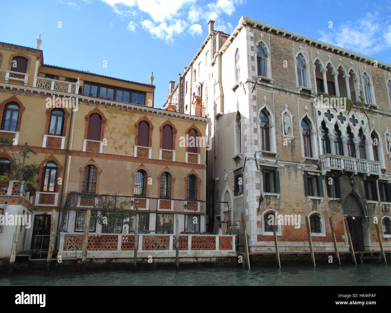 Vintage magnifique ciel bleu vif contre l'architecture, Venise, Italie Banque D'Images