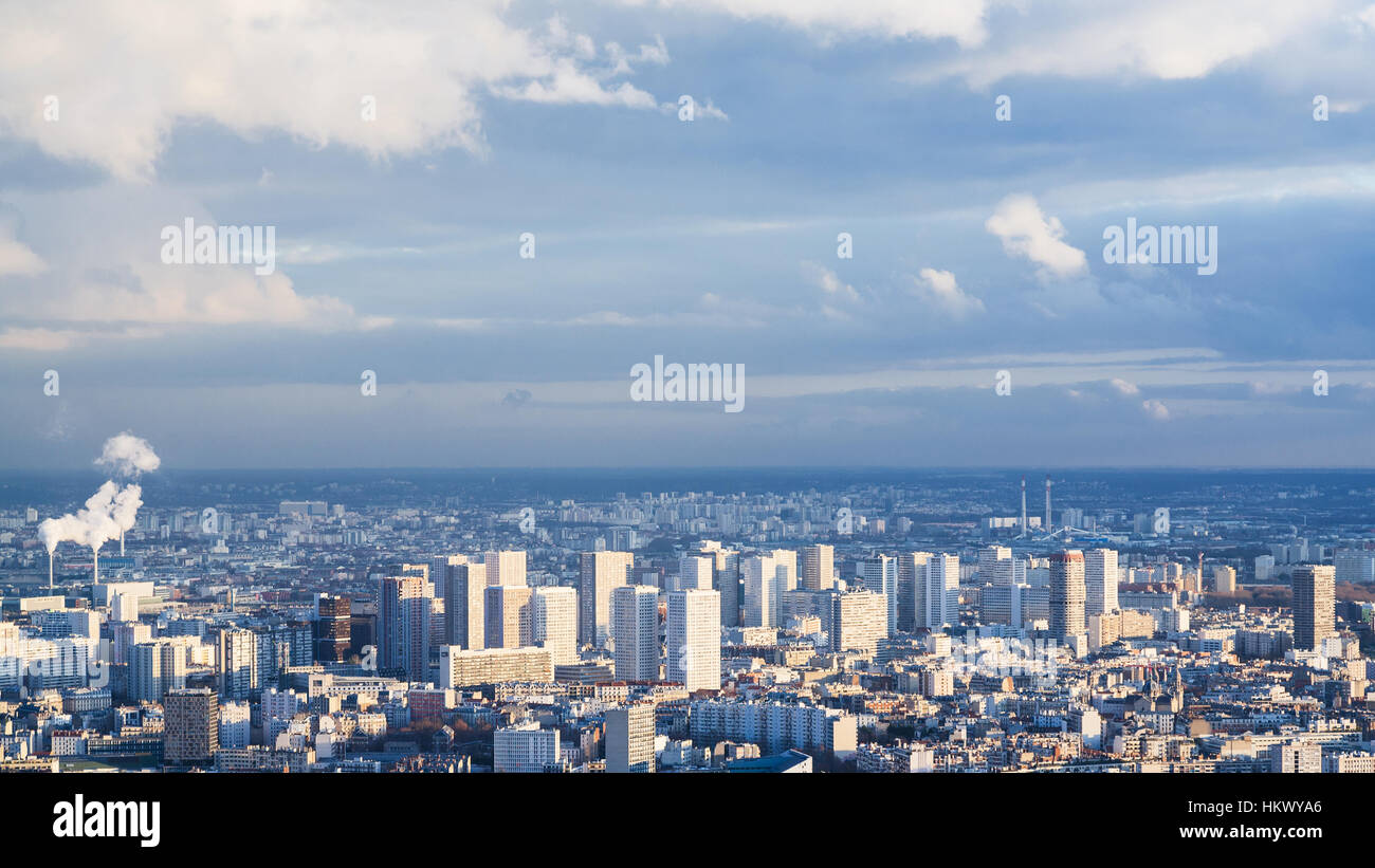 Voyage en France - panorama de Paris en hiver, la ville moderne de crépuscule - Tour Maine Montparnasse (Tour Montparnasse) Banque D'Images