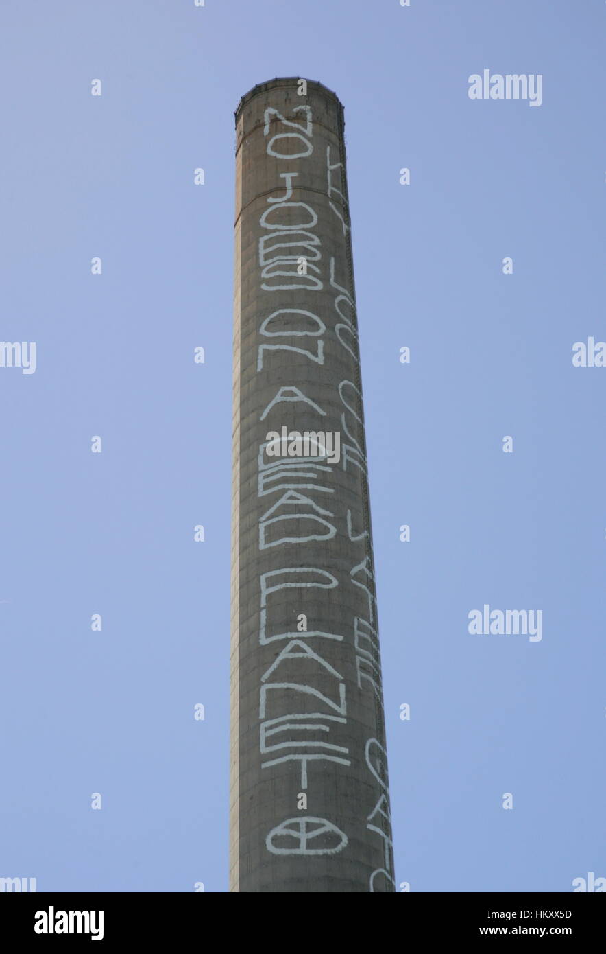 Critique sociale : ' pas d'emplois sur une planète morte" écrit sur une cheminée, Melbourne, Victoria, Australie Banque D'Images