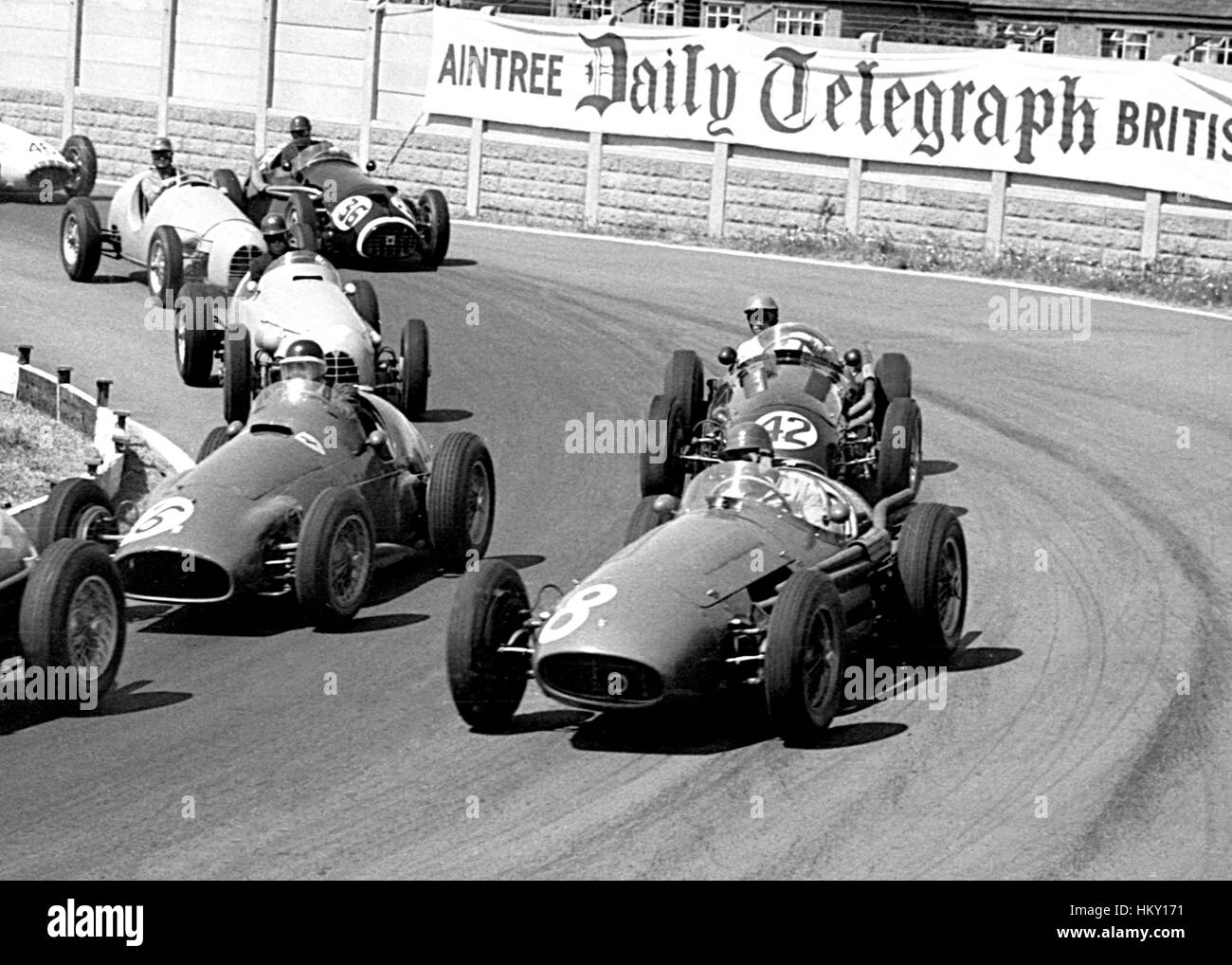 1955 Mike Hawthorn GO Ferrari 625 6e & Andre Simon French Maserati 250F DNF. Aintree AAa GP britannique Banque D'Images