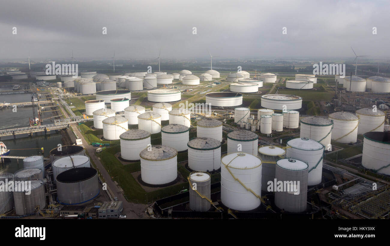 Les produits pétroliers et chimiques des terminaux de stockage Banque D'Images
