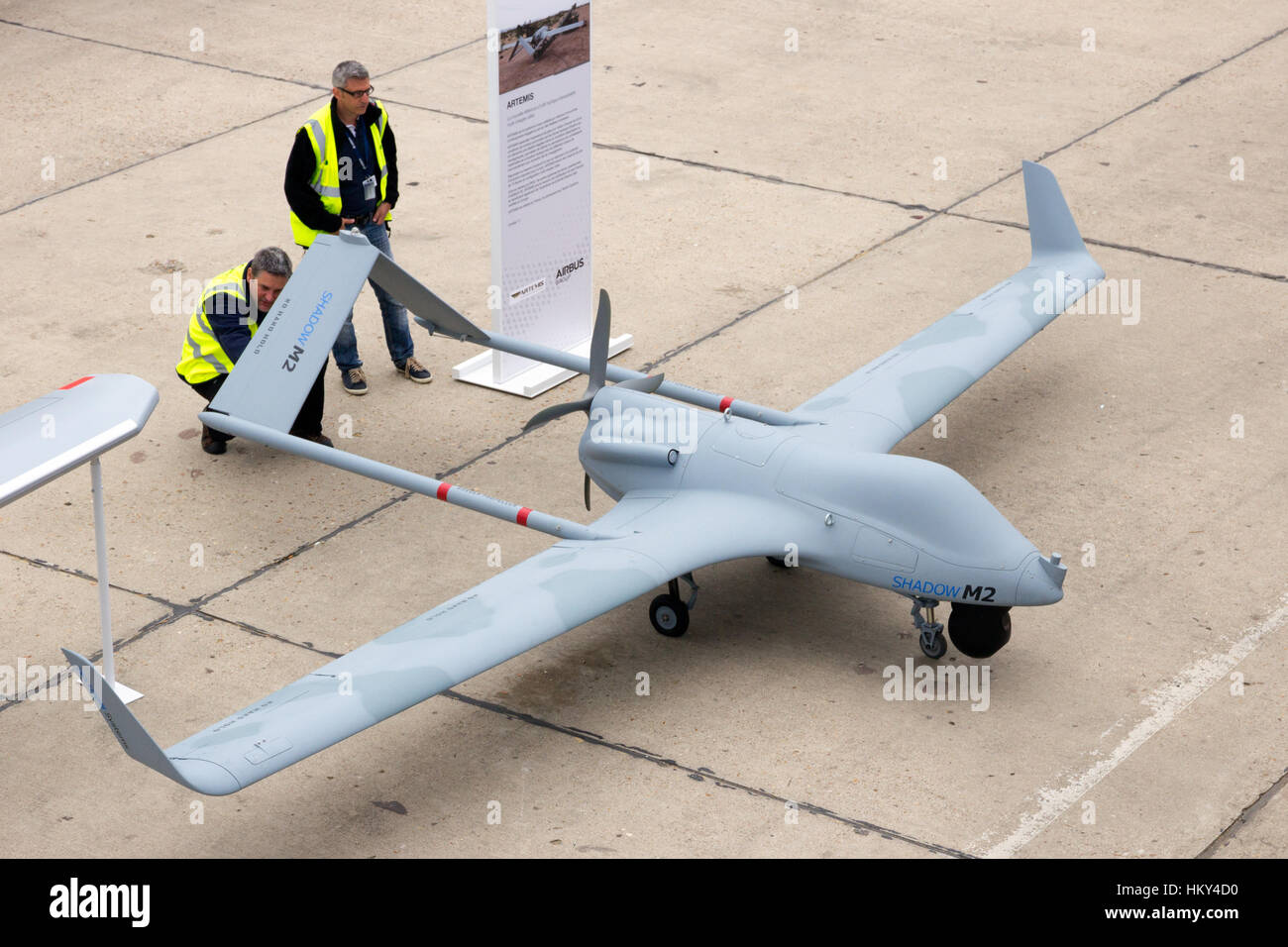 PARIS-LE BOURGET - JUN 18, 2015 : une ombre de Textron M2 avec Airbus d'UAV modifications sur le 51e Salon de l'aéronautique. Banque D'Images