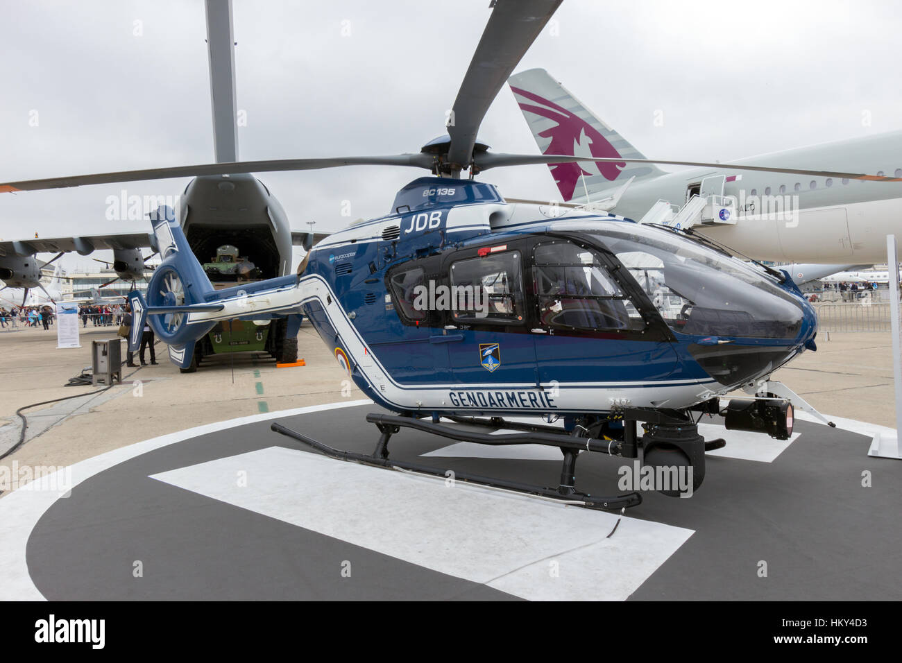 PARIS-LE BOURGET - JUN 18, 2015 : Eurocopter EC135 Gendarmerie hélicoptère sur l'affichage à la 51e International Paris Air Show Banque D'Images