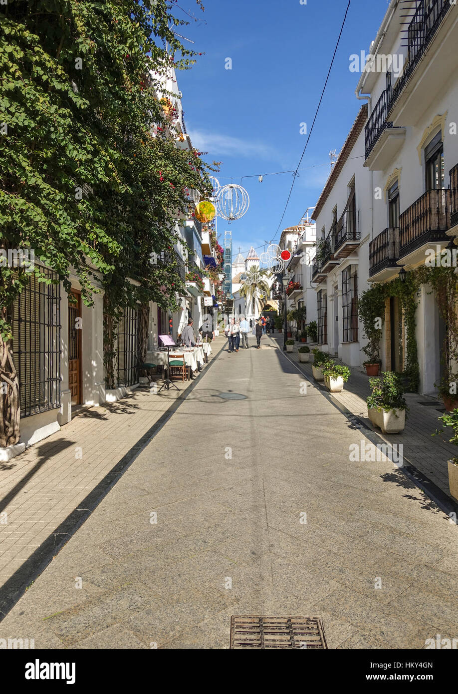 Street dans la vieille ville de Marbella, saison d'hiver. L'Andalousie, espagne. Banque D'Images