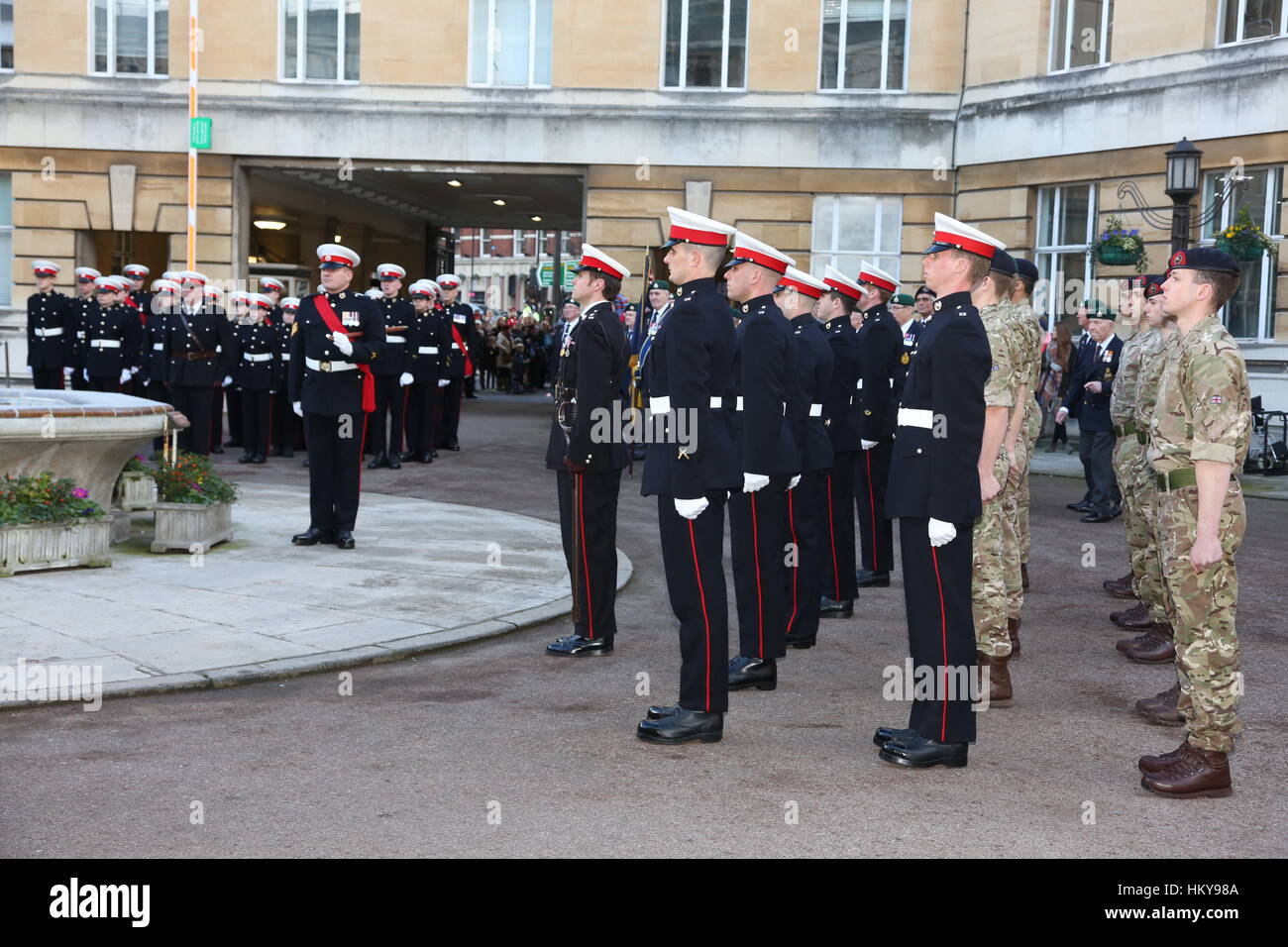 Royal Marine se réserve de la ville de Londres sont attribués le de l'arrondissement de Wandsworth à un défilé et un service à Wandsworth Town Banque D'Images