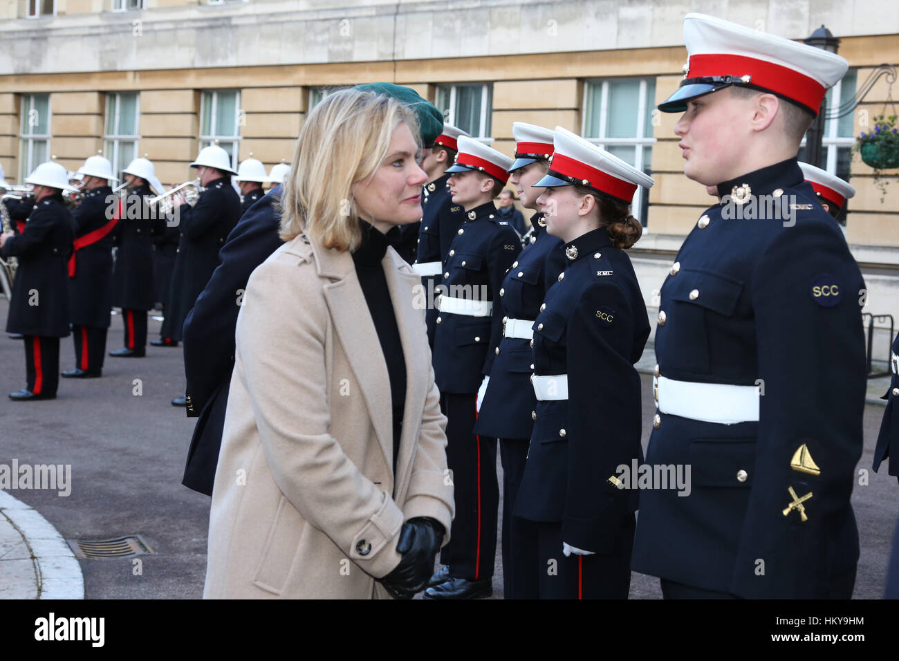 Justine Greening, député de Putney inspecte le royal marine cadets (CCN). Royal Marine se réserve de la ville de Londres sont reçu le Doctorat Freeman Banque D'Images