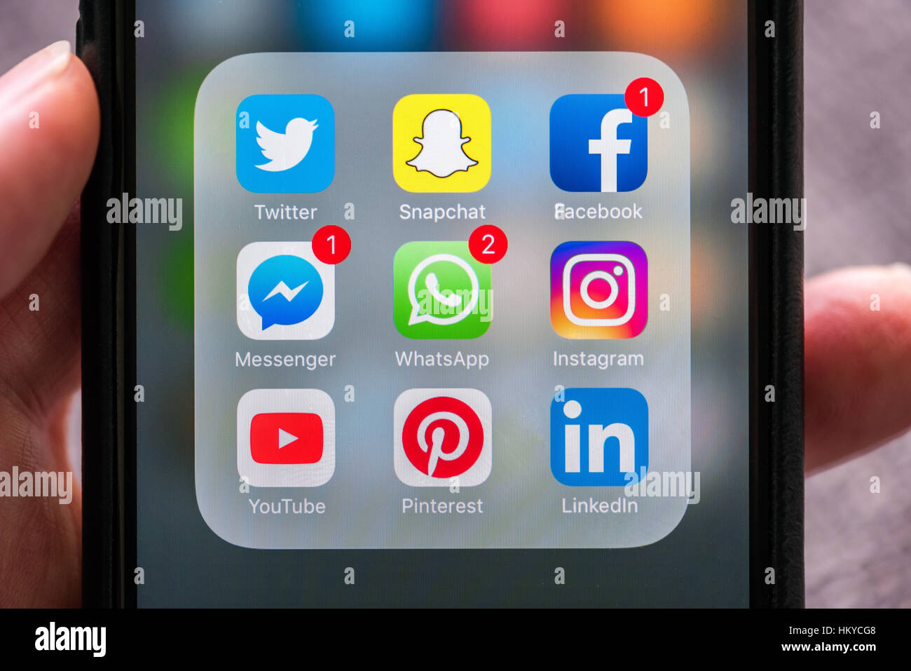 Social media app icônes affichées sur l'iPhone d'Apple Banque D'Images