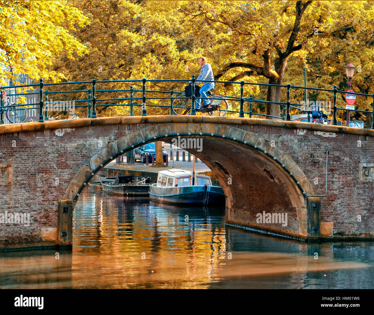 Pont sur canal à Amsterdam Banque D'Images