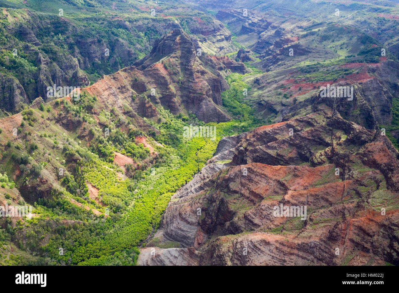 Vue aérienne de la Waimea Canyon sur Kauai, Hawaii, USA. Banque D'Images