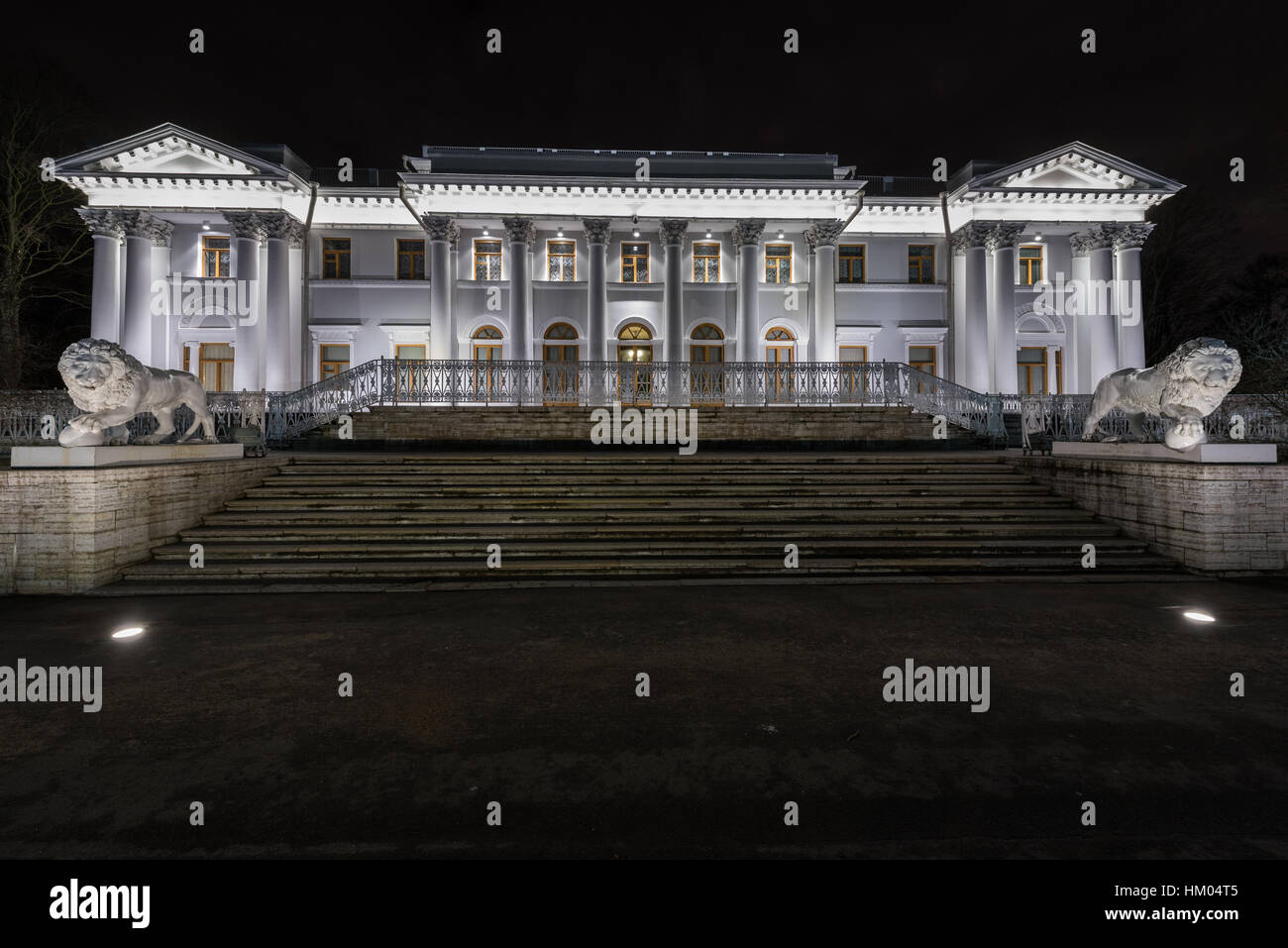 Saint Petersburg, Russie - le 21 décembre 2015. Palais Yelagin aussi Yelaginsky Yelaginoostrovsky ( ou Dvorets) est un palais de Saint-Pétersbourg qui est Banque D'Images