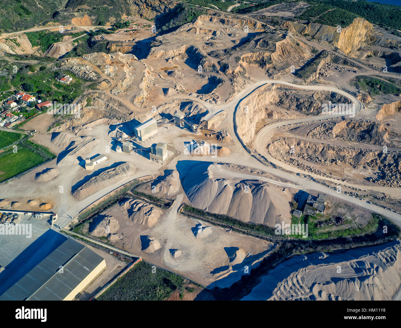 Vue aérienne de carrières de sable à ciel ouvert, Portugal Banque D'Images