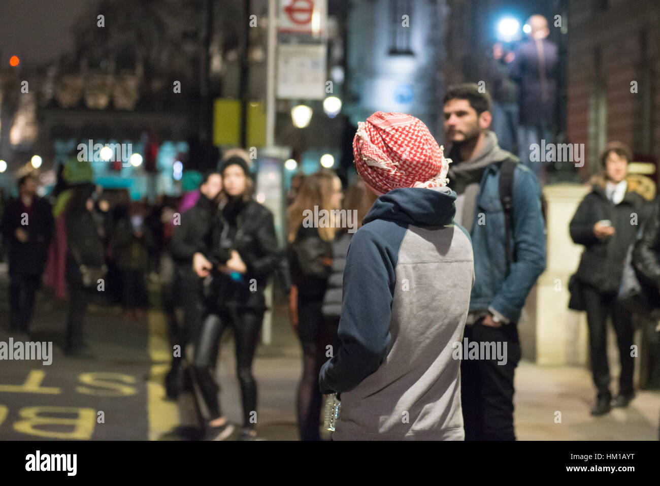30 janvier, 2017. Londres. Personnes participent à une manifestation contre le président américain, Donald Trump, l'interdiction de voyager du ciblage des politiques des Musulmans et des immigrants. Credit : Faraz Awan/Alamy Live News Banque D'Images
