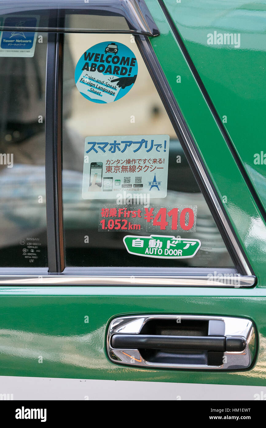 Un taxi affiche le nouveau tarif de base pour les taxis de Tokyo le 31  janvier 2017, Tokyo, Japon. La base en taxi jusqu'à la capitale et pour les  deux villes connectées
