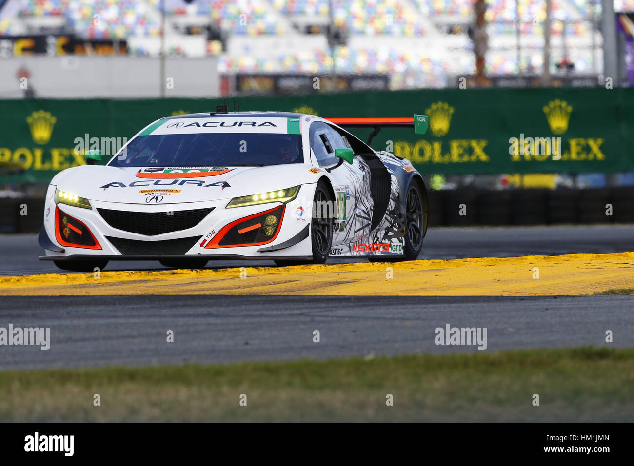 Daytona Beach, Floride, USA. 26 janvier, 2017. 26 janvier 2017 - Daytona Beach, Floride, USA : La queue de Michael Racing Acura NSX GT3 passe par les tours au cours de la pratique pour la Rolex 24 à Daytona à Daytona International Speedway de Daytona Beach, Floride. Crédit : Justin R. Noe Asp Inc/ASP/ZUMA/Alamy Fil Live News Banque D'Images