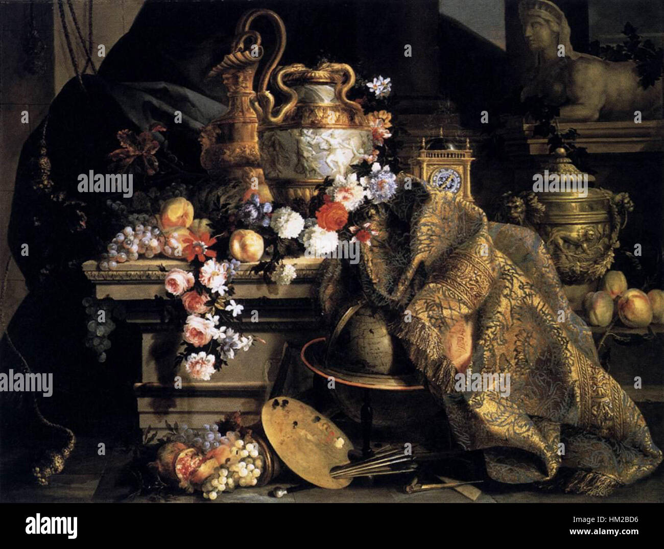 « Nature morte des fleurs et des fruits » de Jean-Baptiste Monnoyer met en valeur l’expertise de l’artiste dans la représentation de la beauté de la nature. La peinture présente un arrangement détaillé de fleurs et de fruits, soulignant leurs couleurs et textures vibrantes. Monnoyer était connu pour son talent exceptionnel dans la peinture de natures mortes, se concentrant sur les détails riches et le réalisme délicat. Banque D'Images