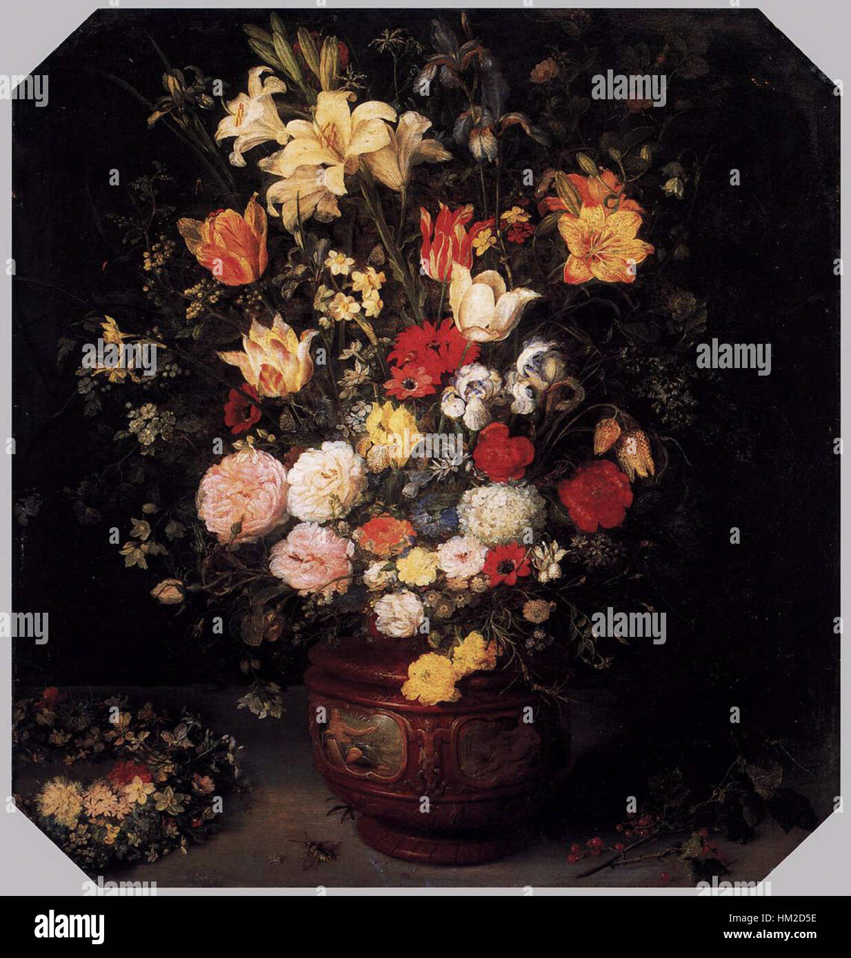 Le bouquet de fleurs de Jan Brueghel l’ancien est une peinture de nature morte du XVIIe siècle mettant en valeur une variété de fleurs disposées dans un vase orné. La pièce met en lumière les compétences de Brueghel en illustration botanique et sa maîtrise de la couleur et de la composition. Banque D'Images