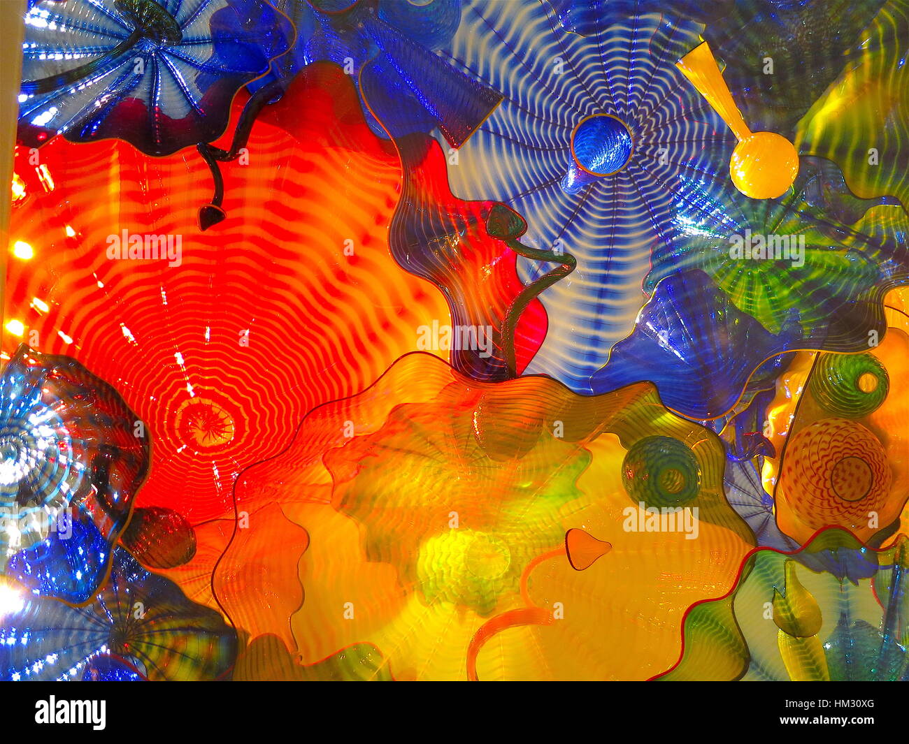 Dale Chihuly, haut en couleurs, de sculptures de verre à Halcyon Gallery, Londres. Avril 2014 Banque D'Images