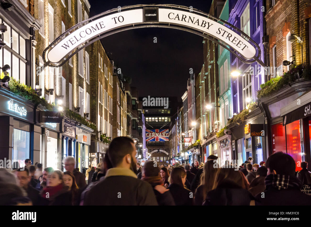 Carnaby Street dans le West End de Londres la nuit. Banque D'Images