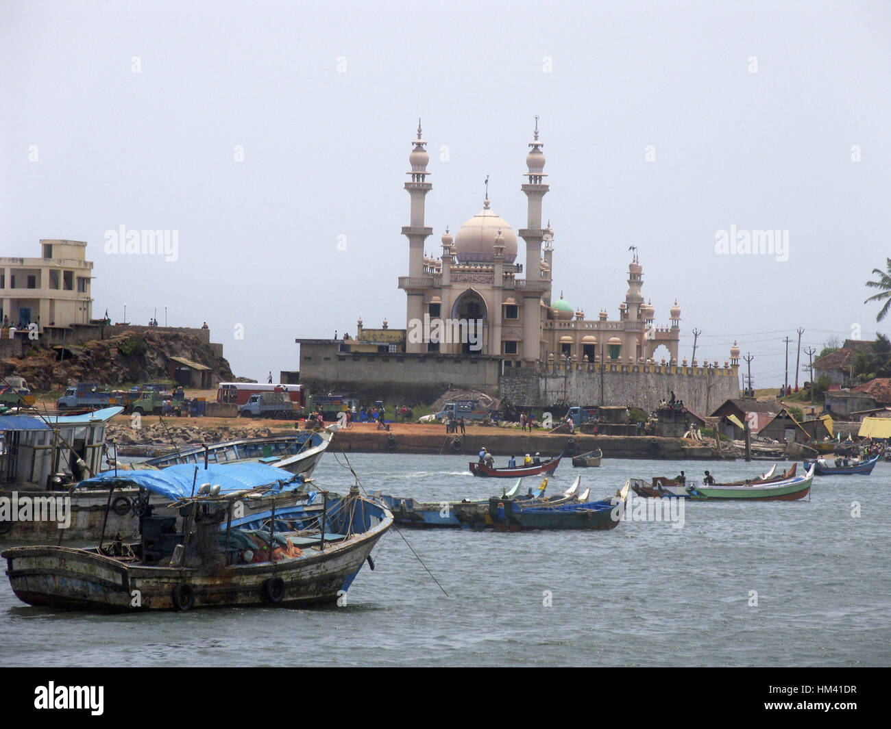 Des bateaux de pêche, plage de Trivandrum, Kerala, Inde Banque D'Images