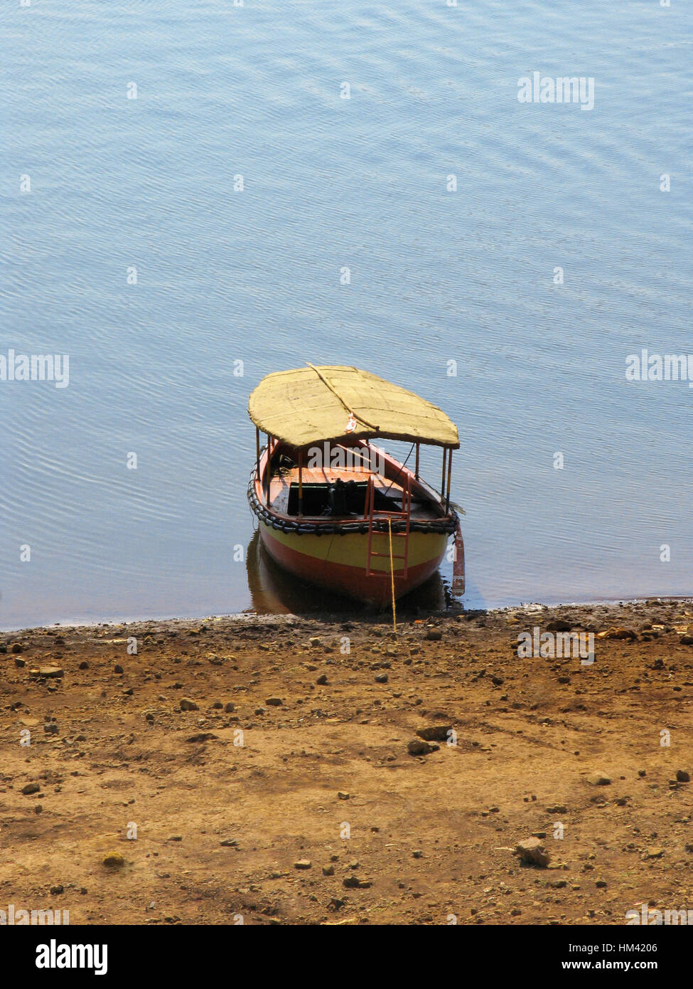 Voile, barrage Koyna backwaters. Tapola, Maharasthra, Inde Banque D'Images