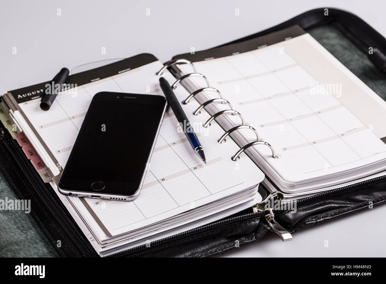 Planifier votre avenir et d'affaires - calendrier, agenda, téléphone portable et stylo Banque D'Images