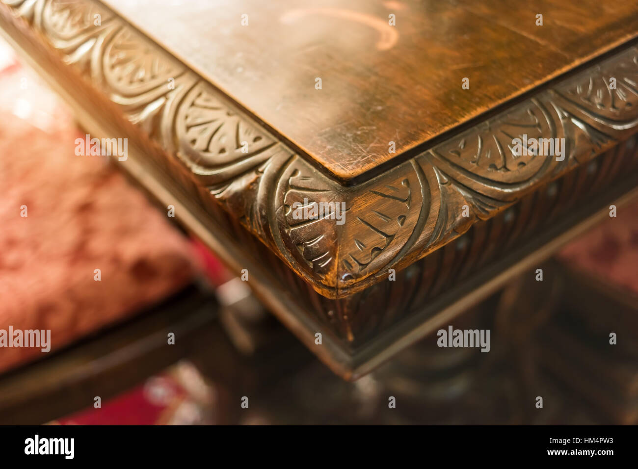 Coin de la vieille table en bois. Banque D'Images