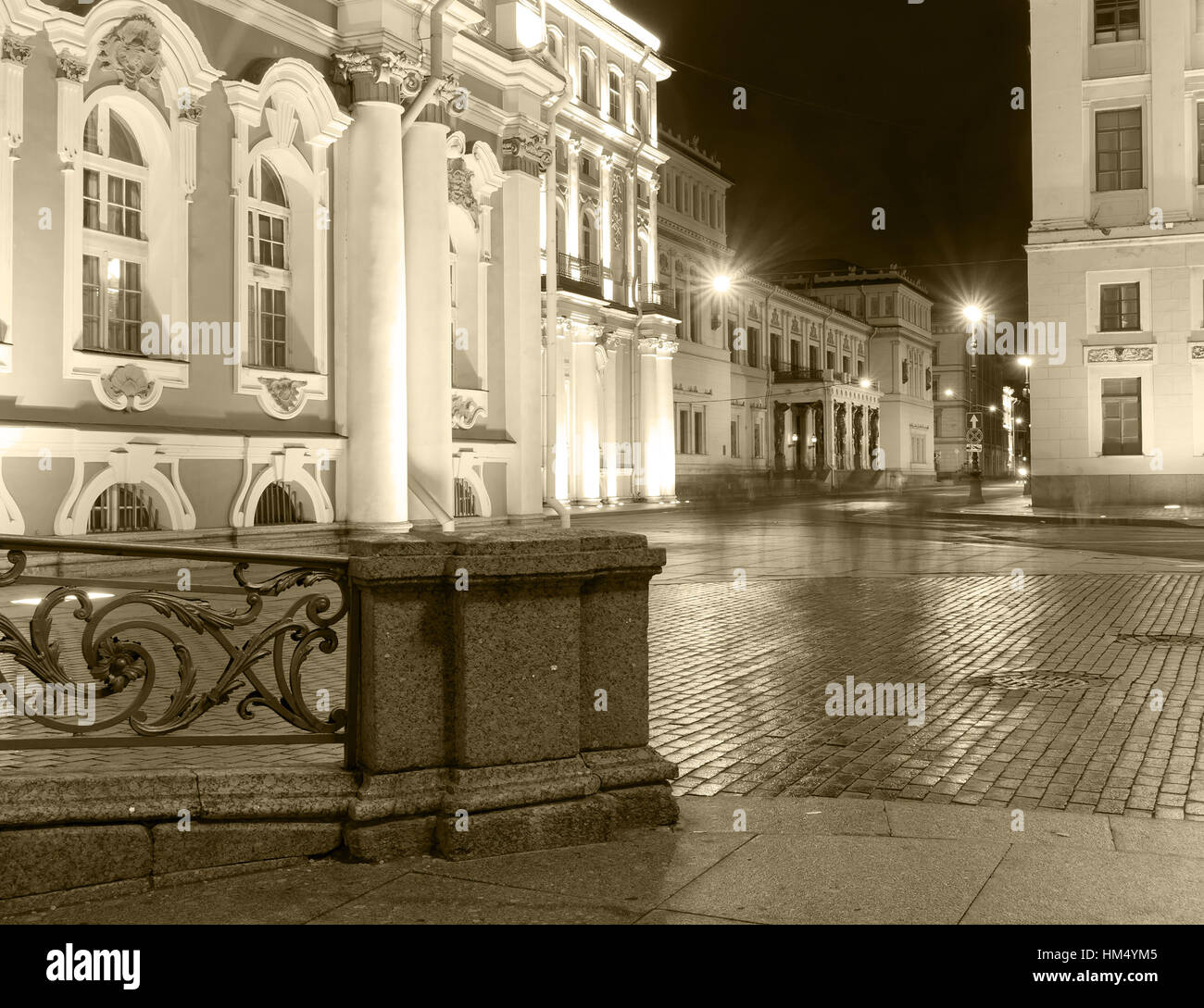 Nuits blanches à St Petersbourg. Musée de l'Ermitage , noir et blanc Banque D'Images