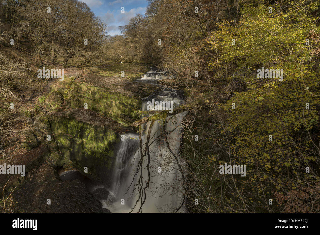 Sgwd Oisans-Gwyn, chute de la prairie, blanc sur Afon Mellte, Ystradfellte, quatre cascades, Brecon Beacons. Banque D'Images