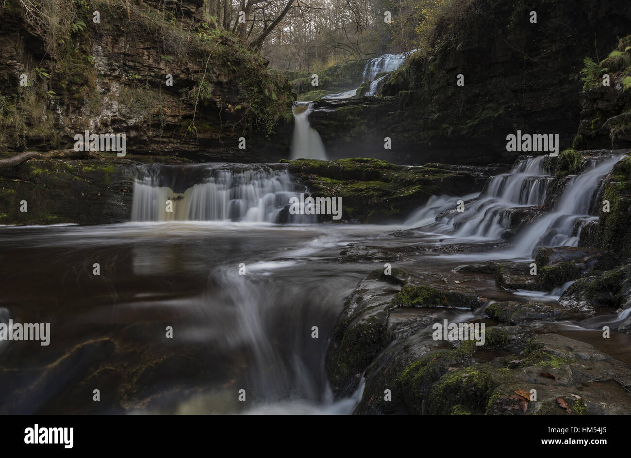 Sgwd Fias Oisans-Gwyn, chute de la prairie, blanc sur Afon Mellte, Ystradfellte, quatre cascades, Brecon Beacons. Banque D'Images