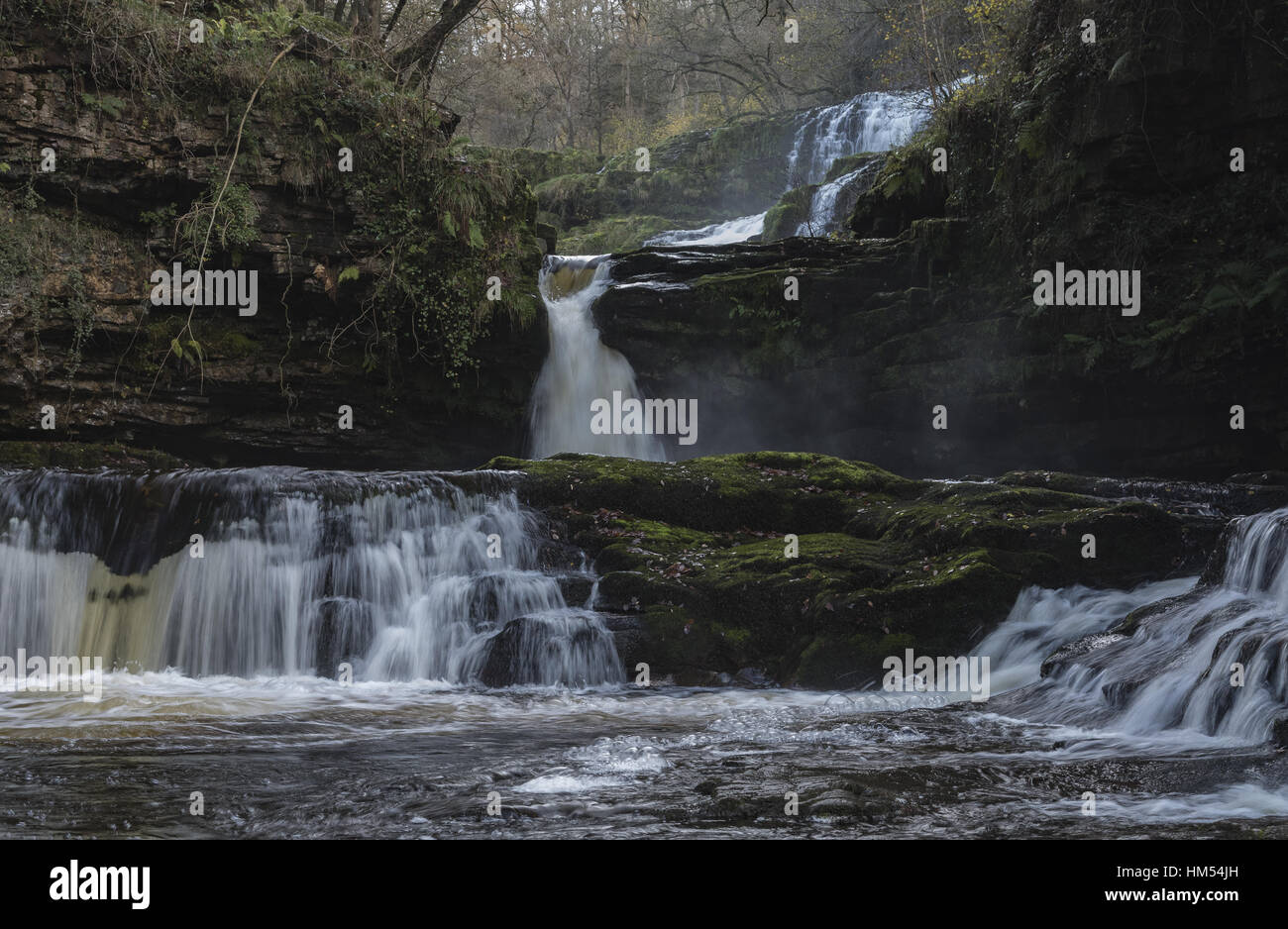 Sgwd Fias Oisans-Gwyn, chute de la prairie, blanc sur Afon Mellte, Ystradfellte, quatre cascades, Brecon Beacons. Banque D'Images